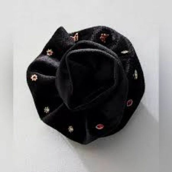 Free People Rosette Stud Brooch NWT - Picture 1 of 6